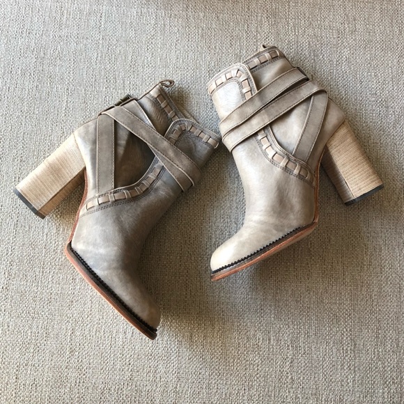 Free People Shoes - Like new Free People heirloom leather ankle boots