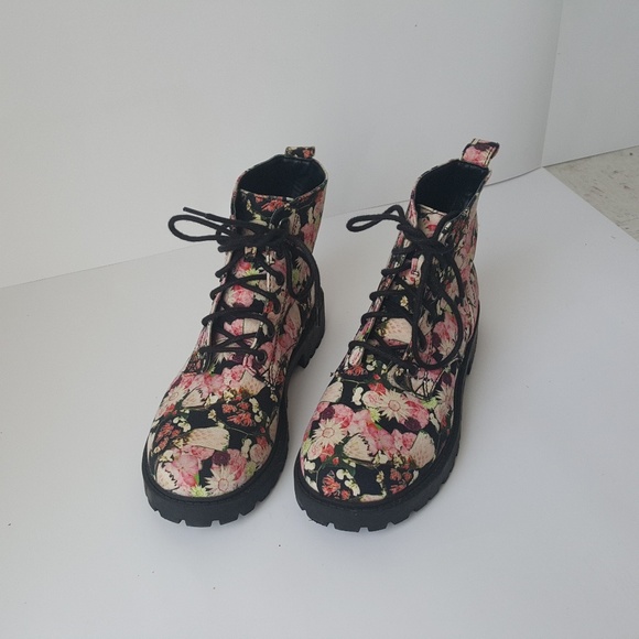 Divided Shoes - High platform boots