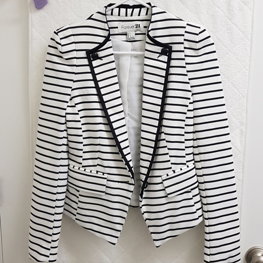Forever21 Black and white striped blazer.Sz S