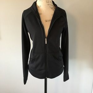 Semi fitted Under Armor Zip