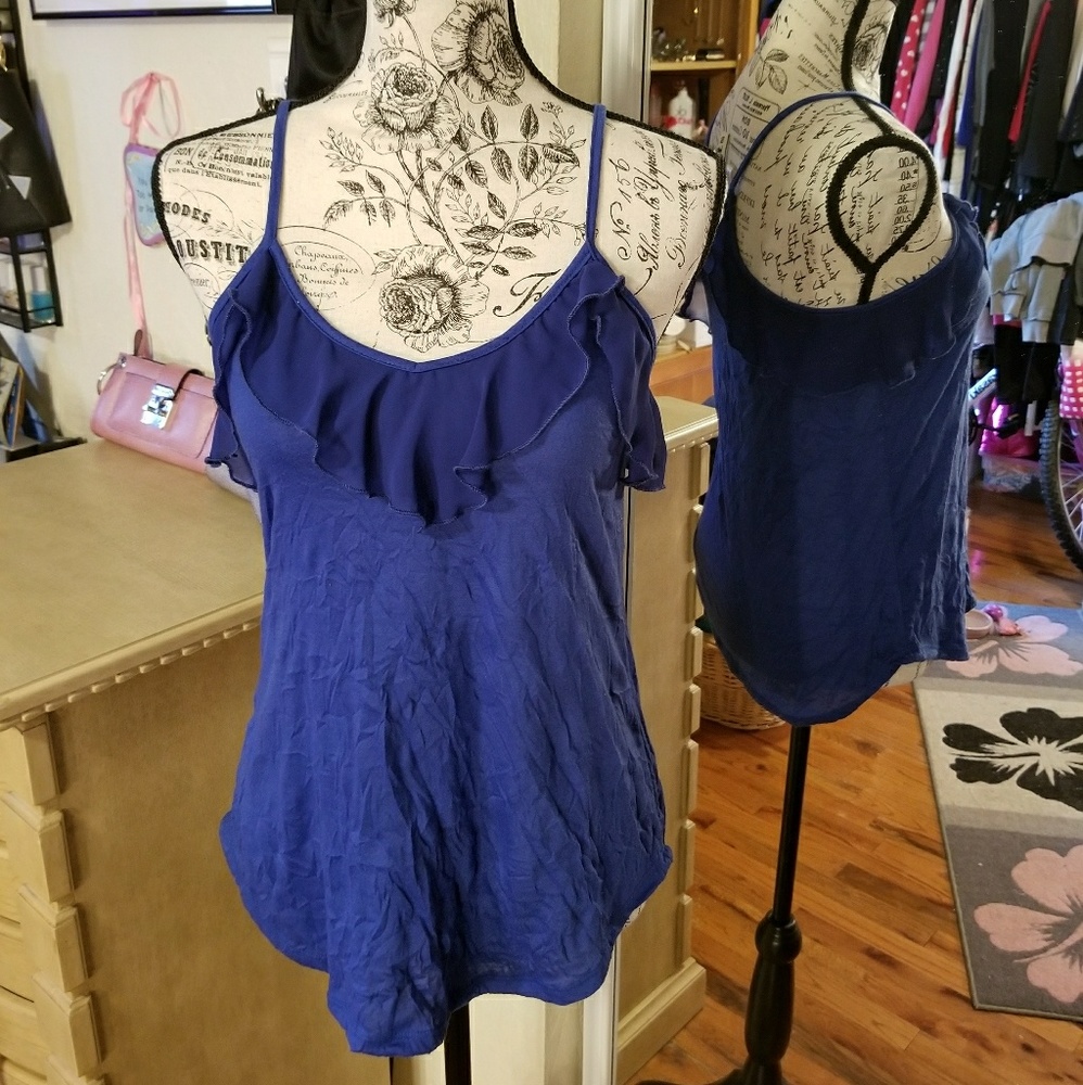*BOGO🌹Super Cute Ruffle Top🌹 - Picture 6 of 6