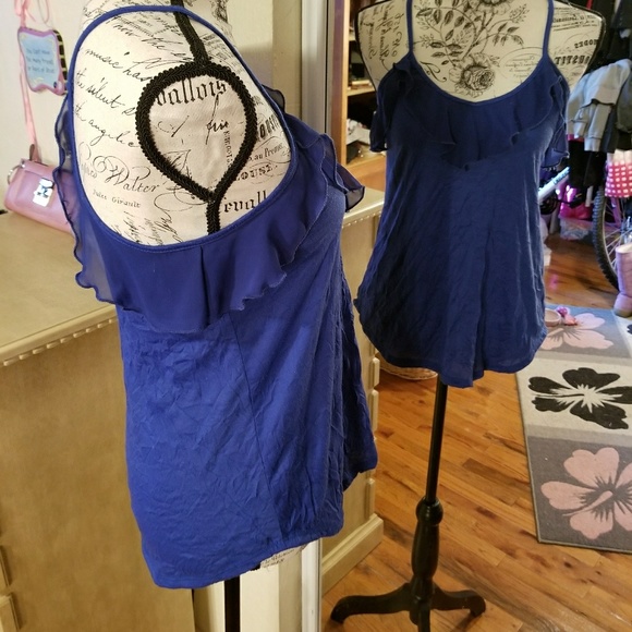 *BOGO🌹Super Cute Ruffle Top🌹 - Picture 2 of 6