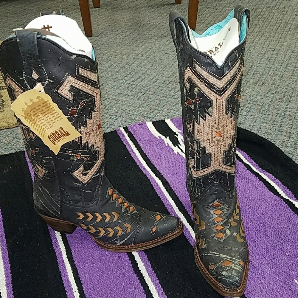 Brand with tags Corral boots size 6