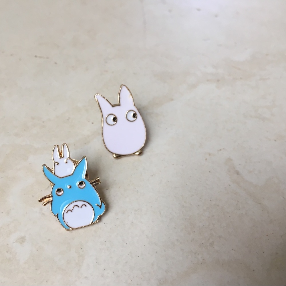 Friends Cartoon Pin - Picture 3 of 5