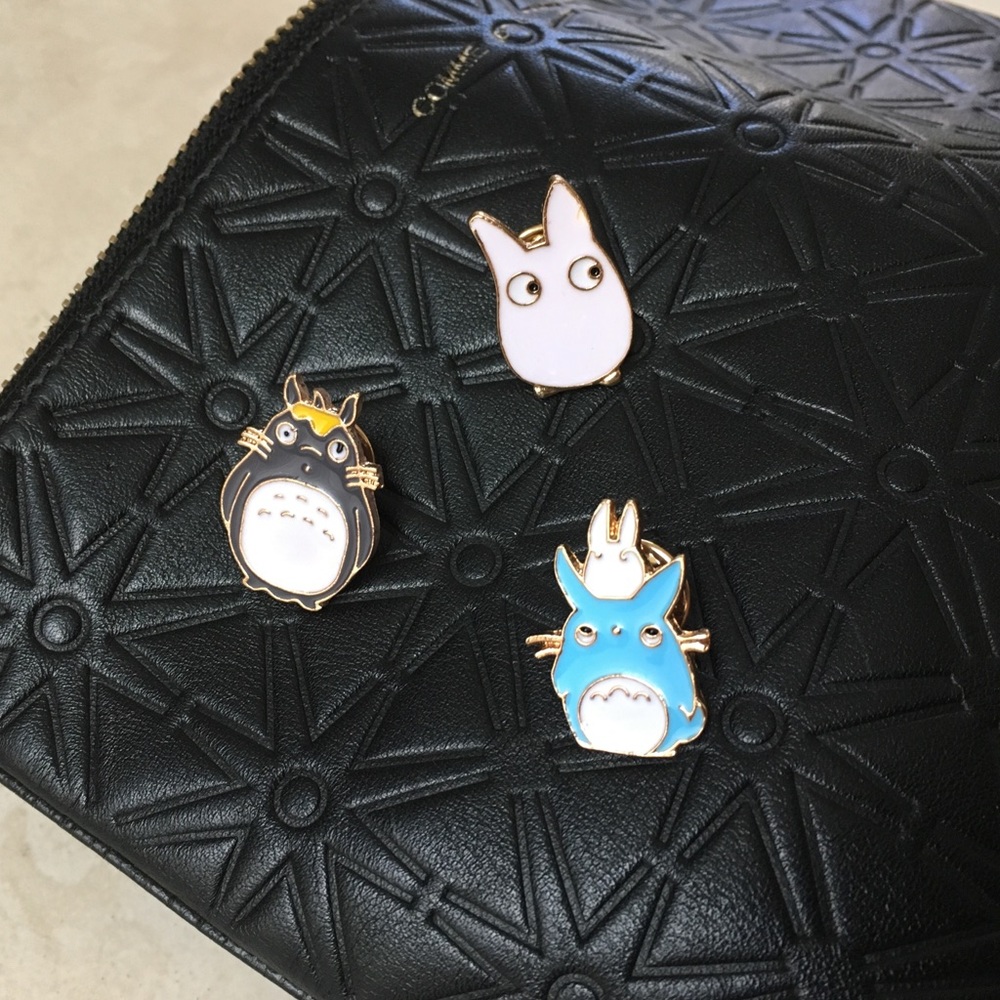 Friends Cartoon Pin - Picture 5 of 5