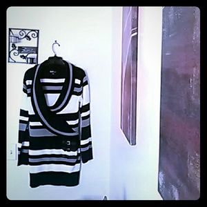 BLACK, GRAY AND WHITE SWEATER DRESS.