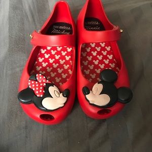 Mini Melissa Red kissing Minnie and Mickey