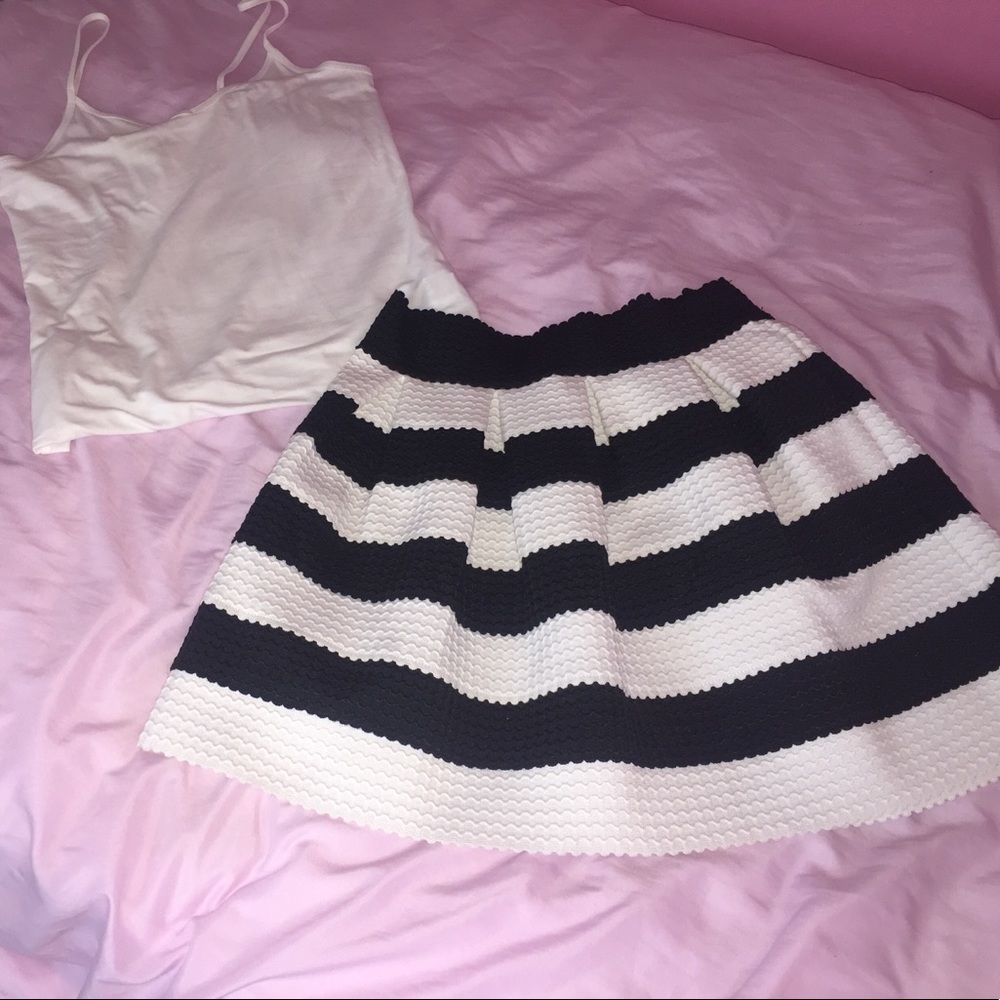 Fashionable Black and white skirt!