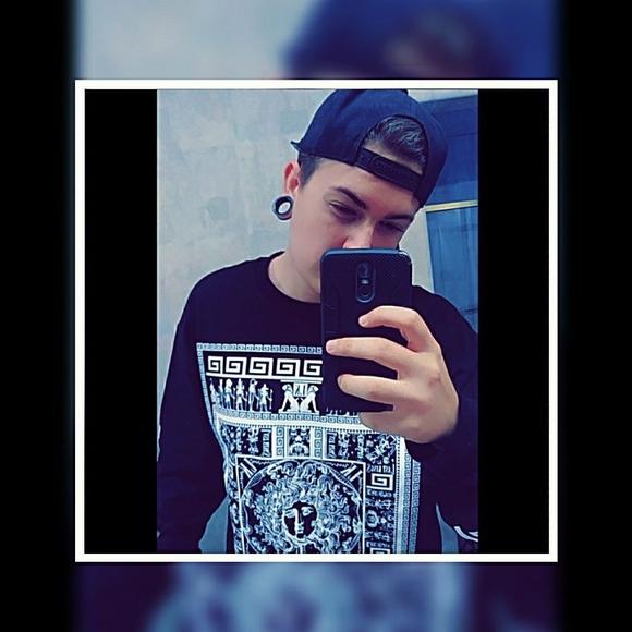 Meet your Posher, Alex - Picture 1 of 1