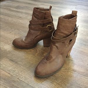 Brown pleather fall moto boots