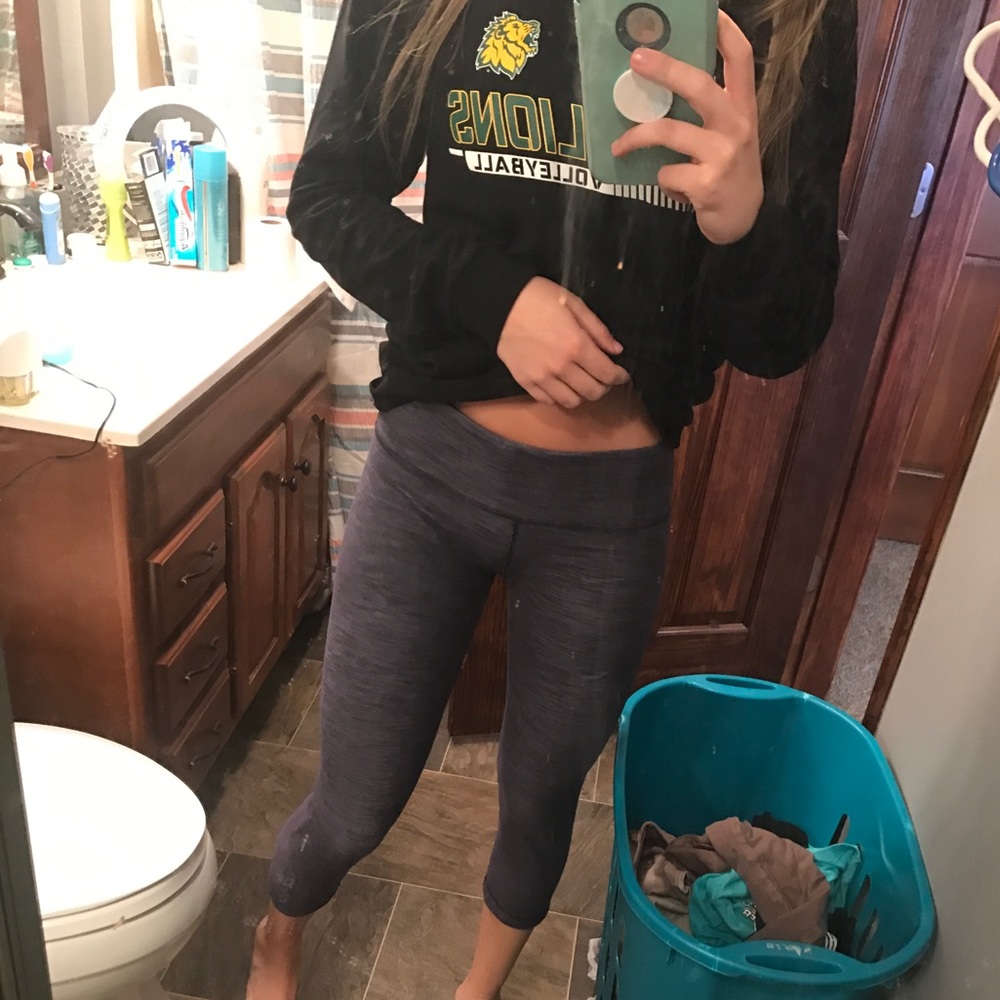 PURPLE LULULEMON CROPS