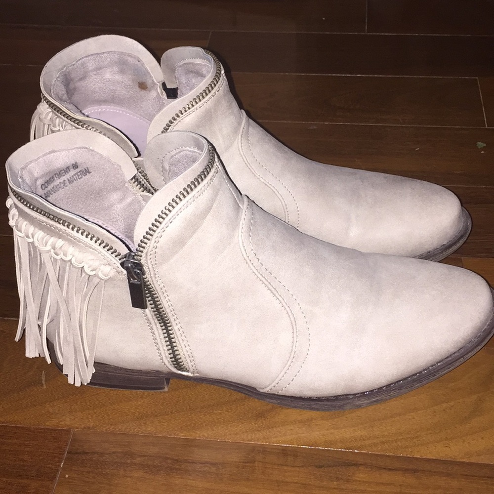 Women’s Booties w Fringe