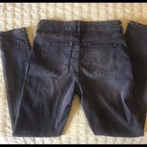 Old Navy grey rockstar skinny jeans.