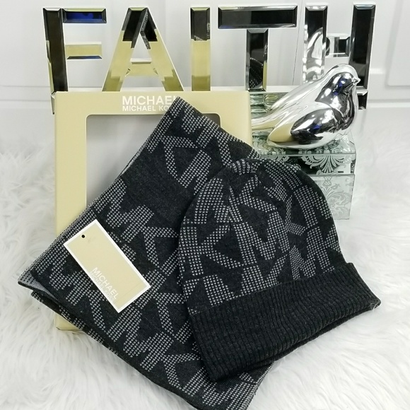 Michael Kors Accessories - LAST 1MICHAEL KORS SCARF &HAT SET