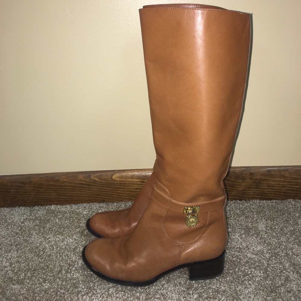 Michael Kors size 6 boots. Good Condition.