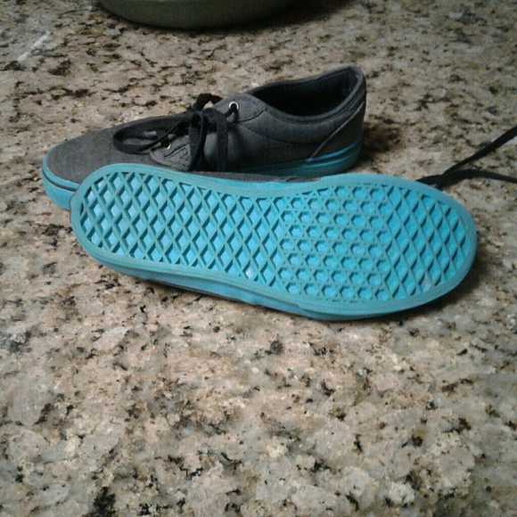 Vans - Picture 2 of 2