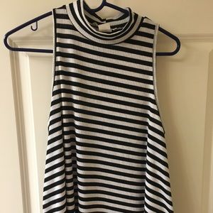 R2D black and white top