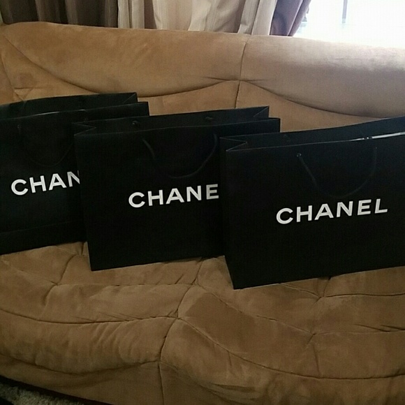 Chanel gift bags - Picture 2 of 2
