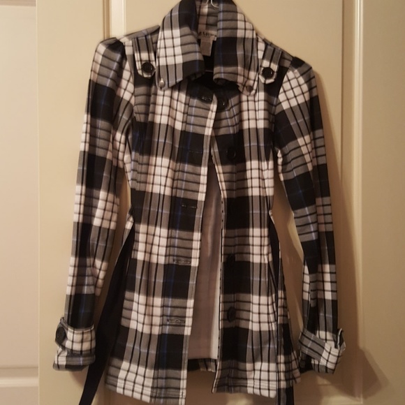 Light coat in great condition - Picture 1 of 3