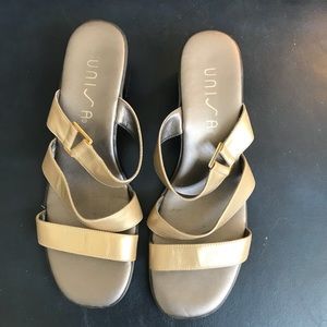 Unisa gold sandals with low heel