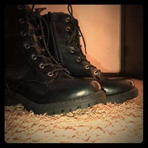 Forever 21 combat boots💕