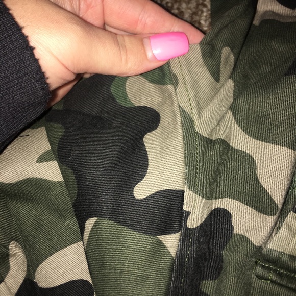 City Sights Camo Jacket - Picture 8 of 8