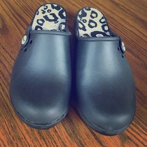 Crocs slip on shoes - Size 9 W