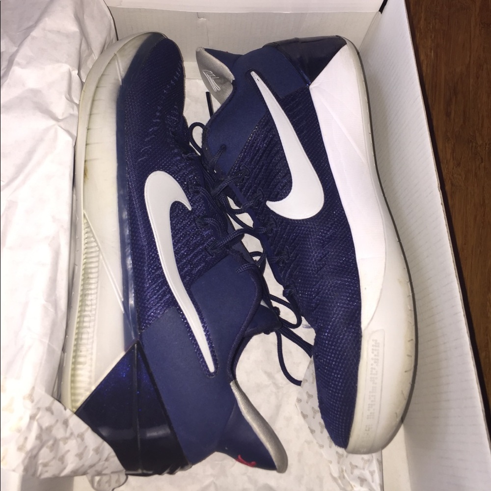 Kobe AD Youth Basketball Shoes
