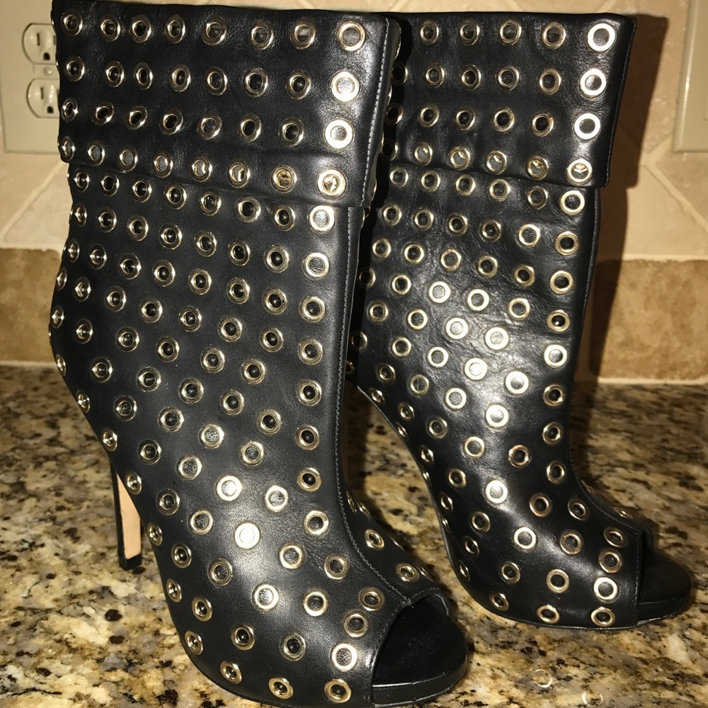 Brand new ALDO grommet sexy shoes 👠