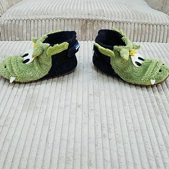 Dragon Slippers - Picture 2 of 8