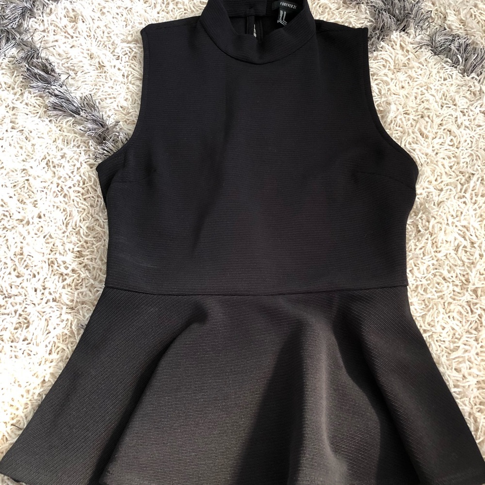 👚 Forever 21 peplum top with open back. Perfect!