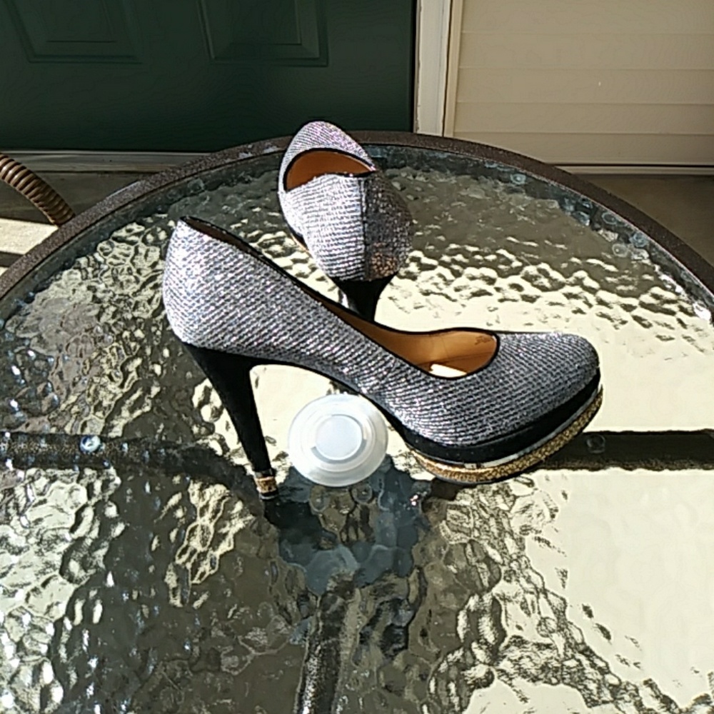 Gianni Bini Shoes - Picture 3 of 3