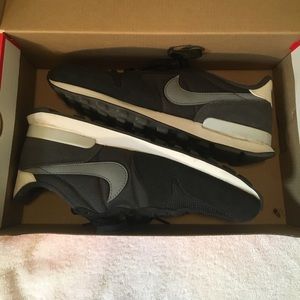 Nike Womans Internationalist