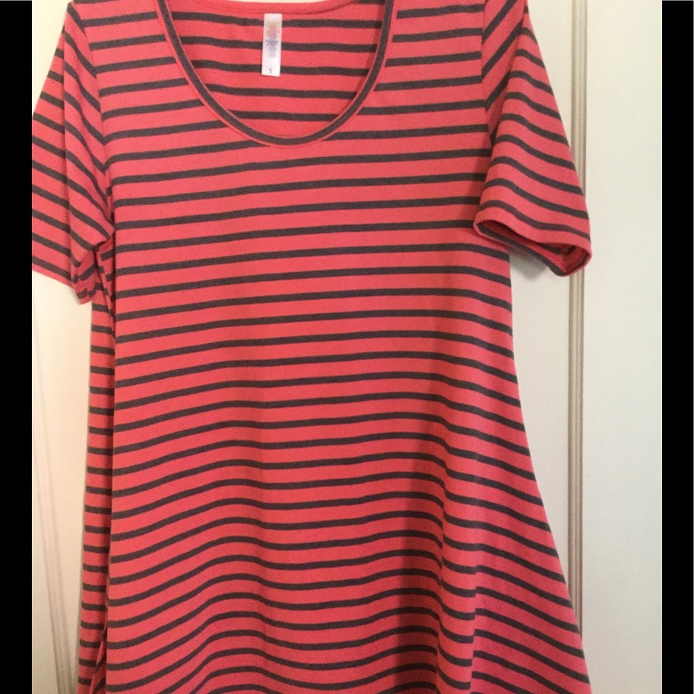 EUC LuLaRoe S Perfect T