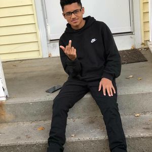 Meet your Posher, Elvin