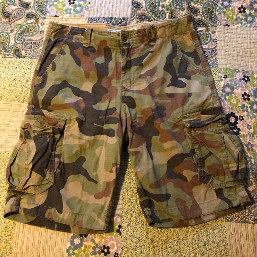 American Eagle 🦅 Camo Cargo Shorts