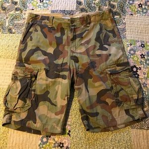American Eagle 🦅 Camo Cargo Shorts