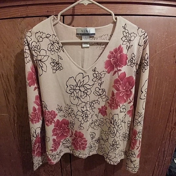 Sweater - Picture 1 of 2