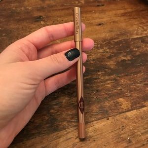 Charlotte Tilbury lip cheat in iconic nude