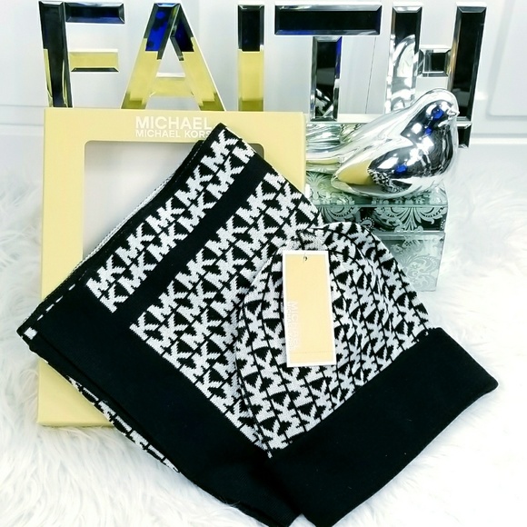 Michael Kors Accessories - 🔴LAST 1🔴MICHAEL KORS SET BLK/WHITE