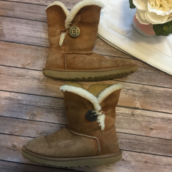 UGG Shoes - UGG | Tan Short Boot Size 7.5