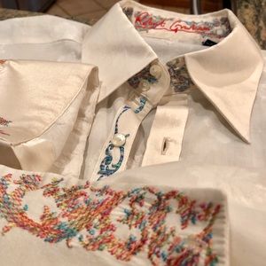 Robert Graham embroidered shirt. Cream silk L.