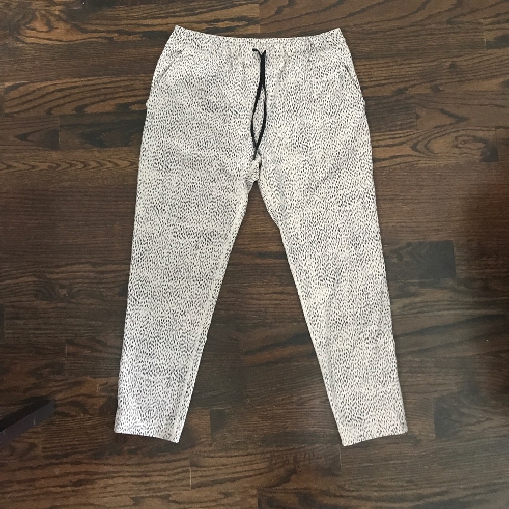 Lululemon spotted jogger pants