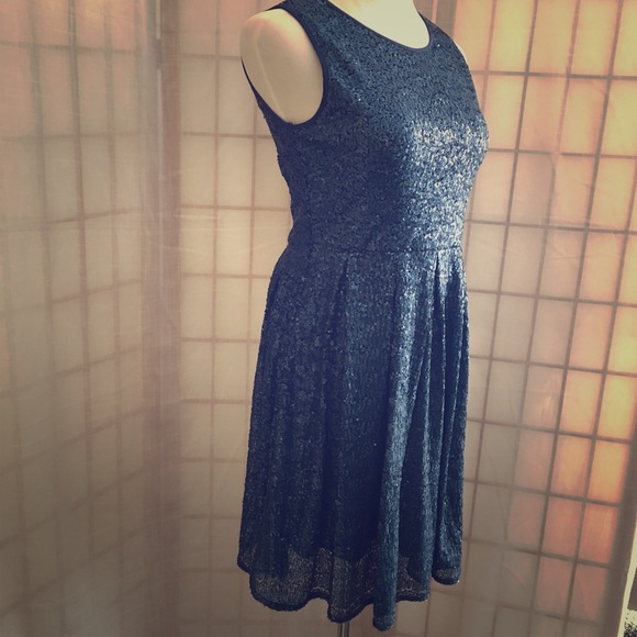 ISSI Dresses & Skirts - ISSI Navy blue sleeveless sequined dress