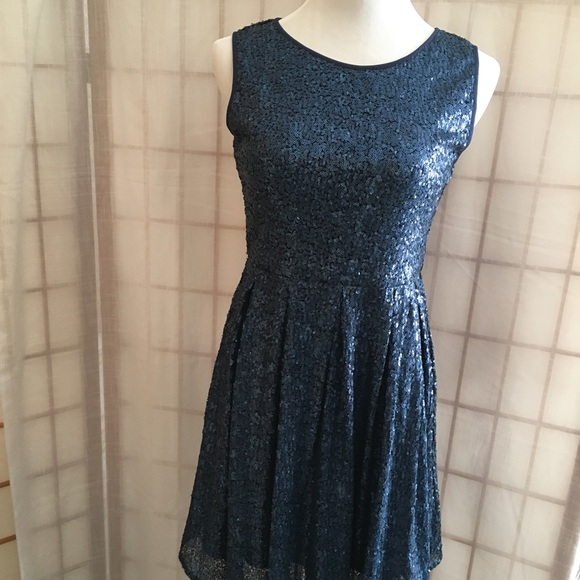 ISSI Navy blue sleeveless sequined dress - Picture 2 of 8