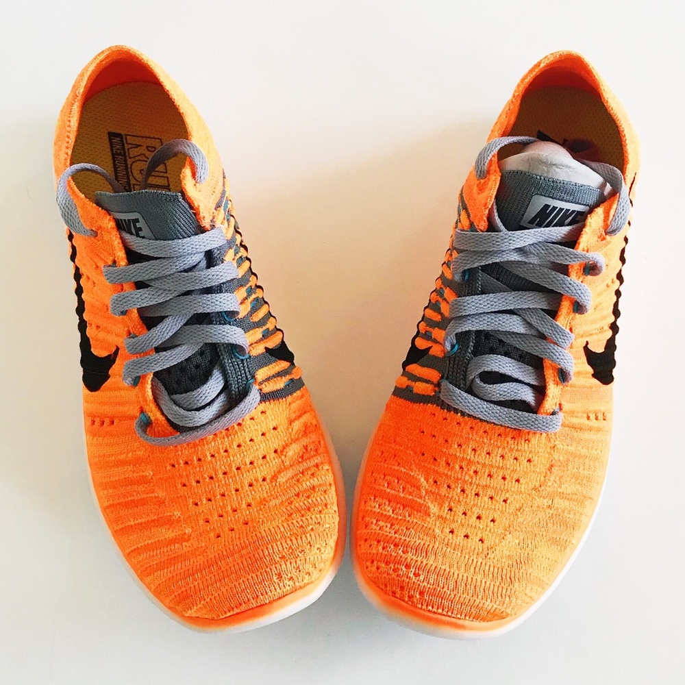 Last one Sz 7🌹Nike Free flyknit running shoes - Picture 2 of 4