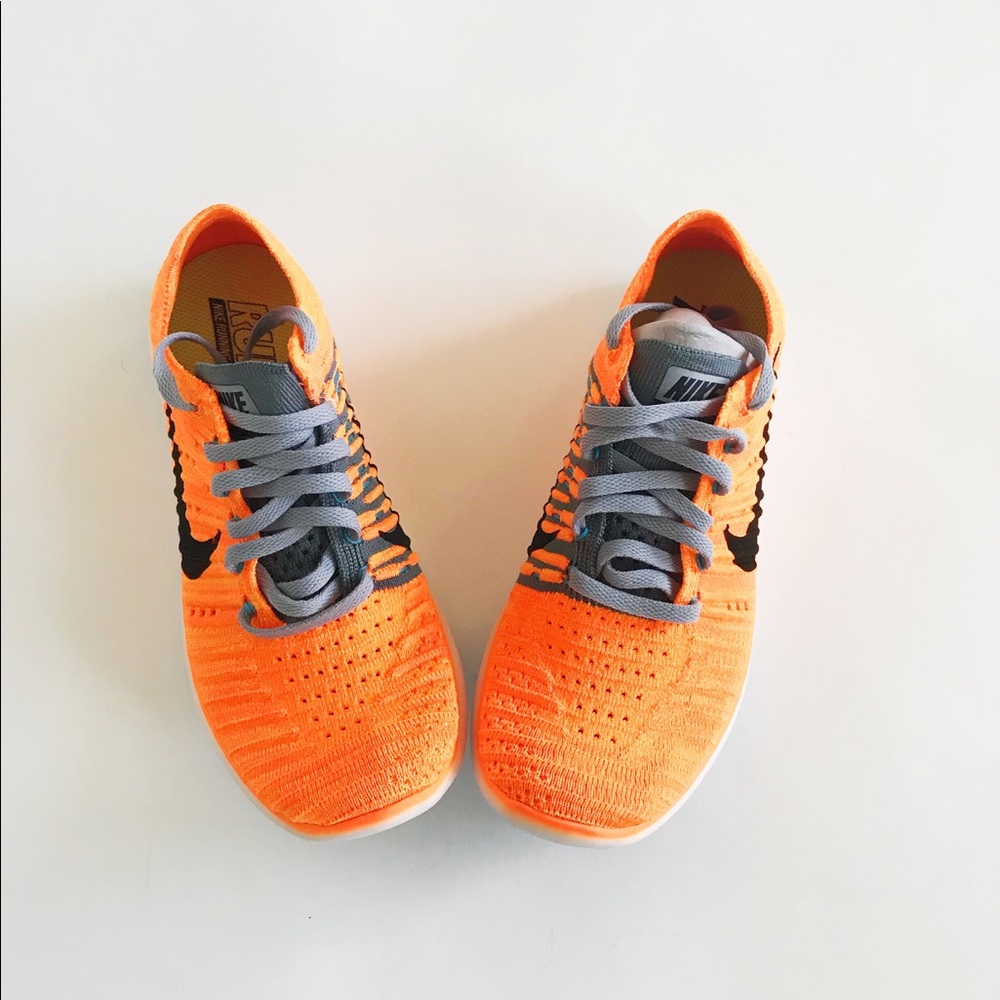Last one Sz 7🌹Nike Free flyknit running shoes - Picture 4 of 4