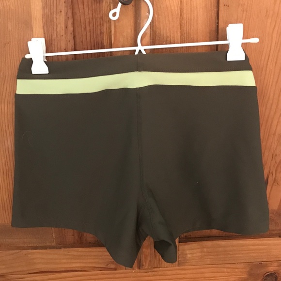 Nike Dry fit workout shorts - Picture 2 of 4