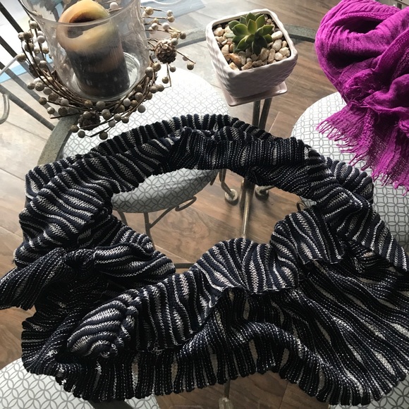 Two Ann Taylor Scarfs Scarves - Picture 2 of 3