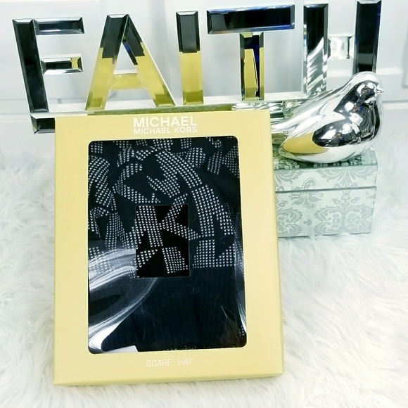 🔴LAST 1🔴MICHAEL KORS SCARF & HAT SET BLK/WHITE - Picture 3 of 3